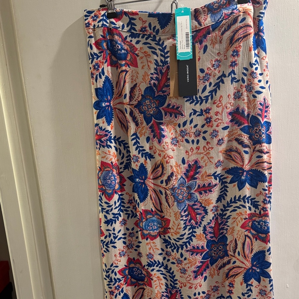 Vero Moda Beige Skirt with Blue and Red Floral Print